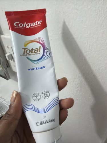 Colgate Total Whitening Toothpaste Gel with Fluoride – Mint Flavor, Enamel Strengthening & Fresh Breath, 4 Pack photo review