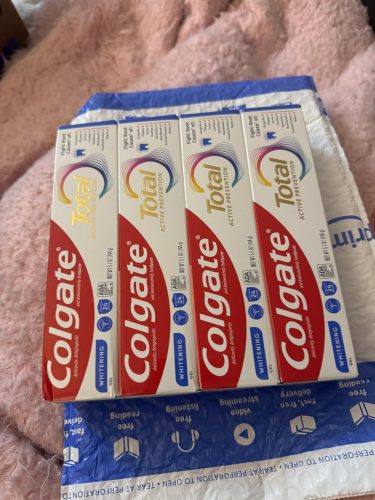 Colgate Total Whitening Toothpaste Gel with Fluoride – Mint Flavor, Enamel Strengthening & Fresh Breath, 4 Pack photo review