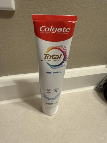 Colgate Total Whitening Toothpaste Gel with Fluoride – Mint Flavor, Enamel Strengthening & Fresh Breath, 4 Pack photo review