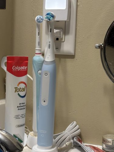 Oral-B iO Series 3 Rechargeable Electric Toothbrush – Black, 3 Modes, 2 Brush Heads & Travel Case photo review